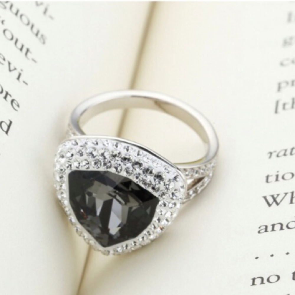 Swarovski Crystal Ring. simply stunning ring. a